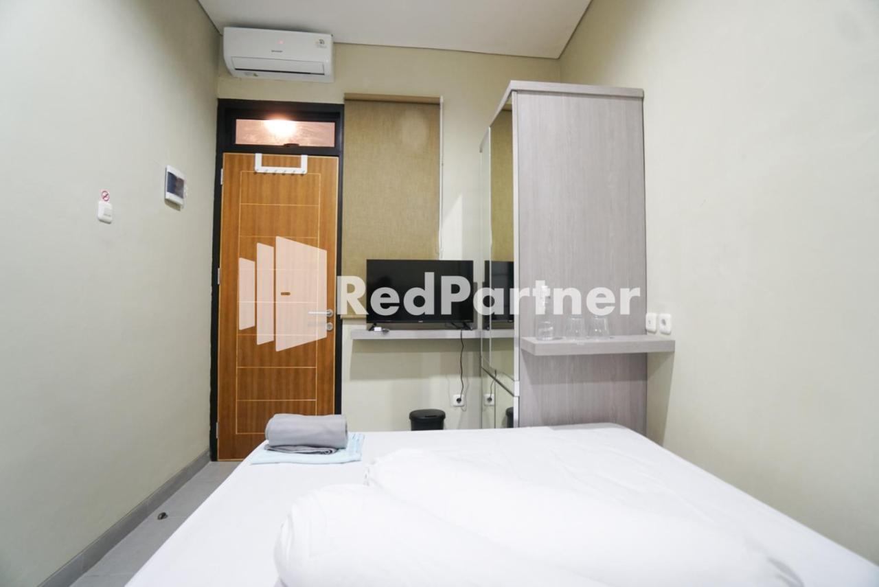 Tomang Gelong Guest House Syariah Mitra Reddoorz Джакарта Экстерьер фото