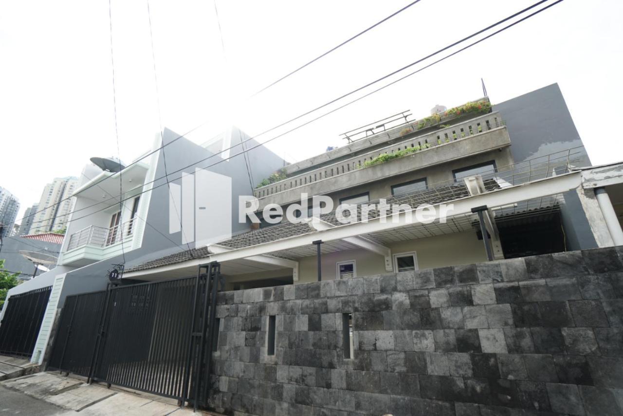 Tomang Gelong Guest House Syariah Mitra Reddoorz Джакарта Экстерьер фото
