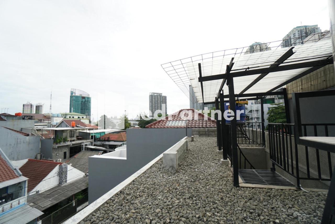 Tomang Gelong Guest House Syariah Mitra Reddoorz Джакарта Экстерьер фото