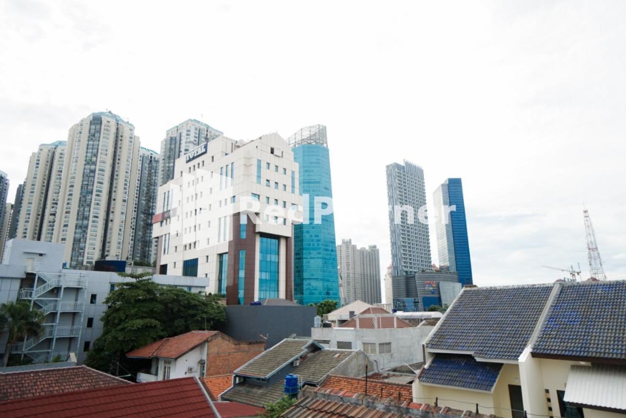 Tomang Gelong Guest House Syariah Mitra Reddoorz Джакарта Экстерьер фото