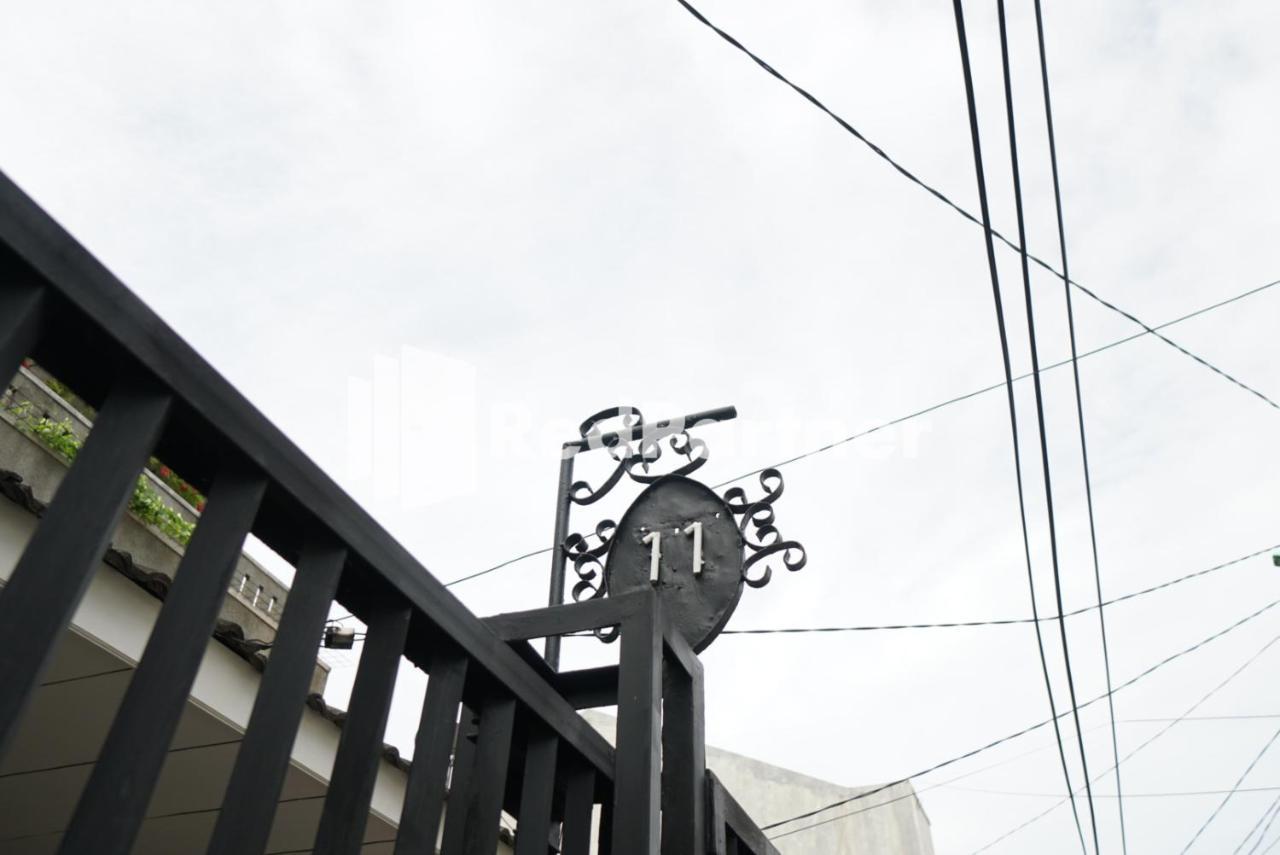 Tomang Gelong Guest House Syariah Mitra Reddoorz Джакарта Экстерьер фото