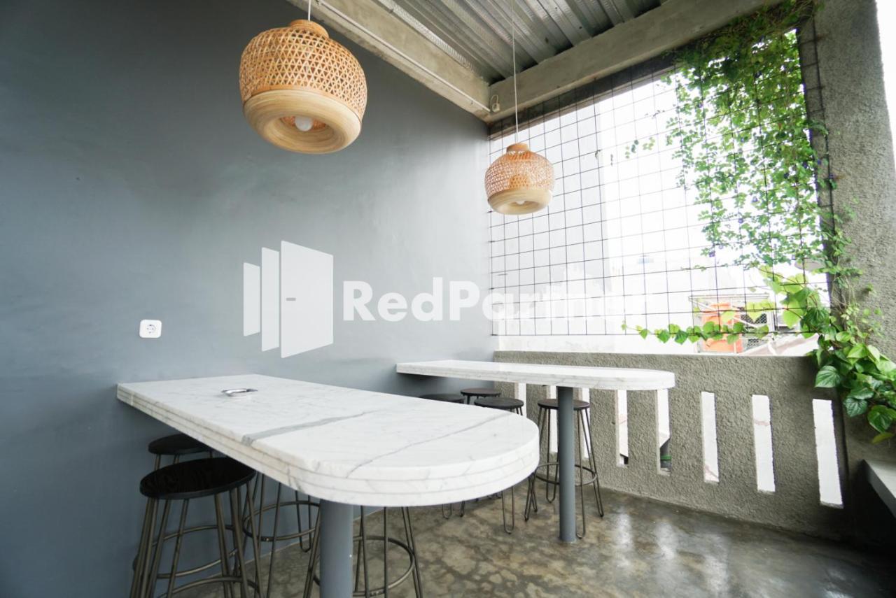 Tomang Gelong Guest House Syariah Mitra Reddoorz Джакарта Экстерьер фото